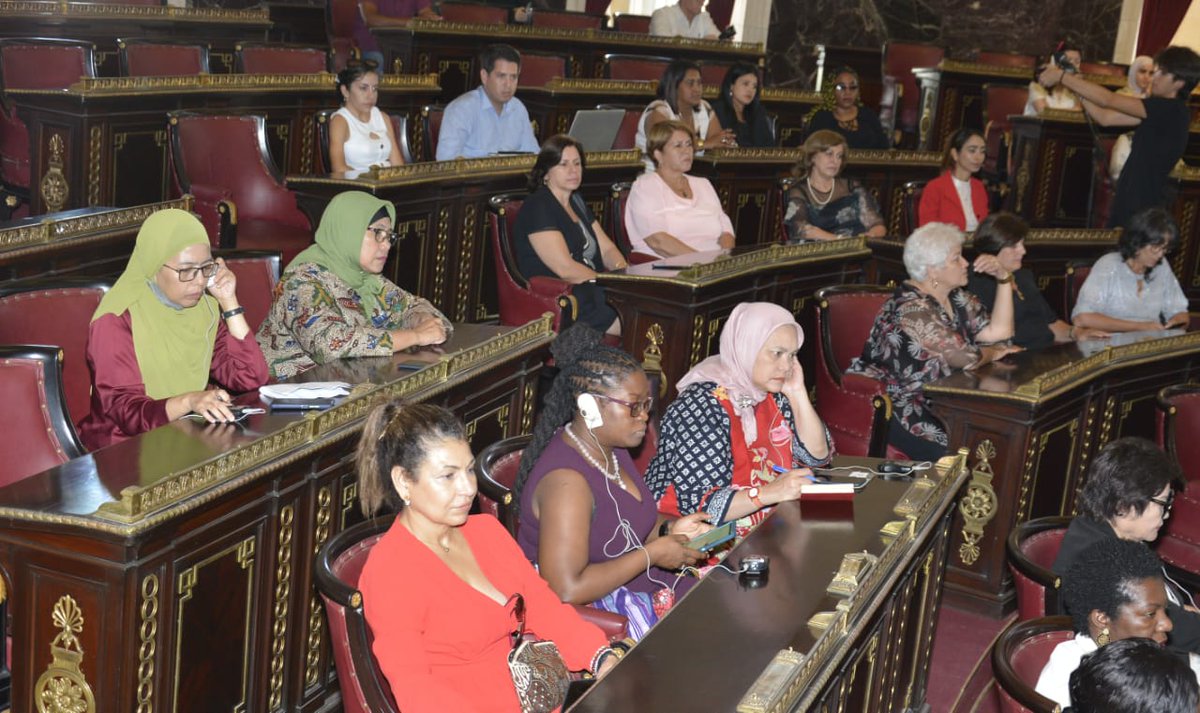 Nuestra gratitud <a href="/AsambleaCuba/">Asamblea Nacional Cuba</a> por recibirnos en su sede Capitolio Nacional el #DiaInternacionalDeLaMujer junto a féminas cuerpo diplomático acreditado en 🇨🇺.  Recorrimos tan emblemática y magnífica edificación.Excelente presentación d <a href="/HomeroAcostaA/">Homero Acosta Álvarez</a> sobre adelanto mujer en #Cuba