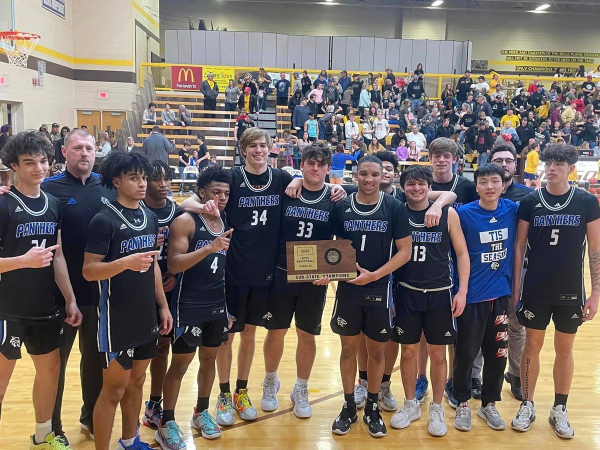 sportsinkansas's tweet image. Basketball in Kansas: SIK favorites, runner-ups and darkhorse picks for each boys’ basketball class 
View: sportsinks.com/basketball-in-…