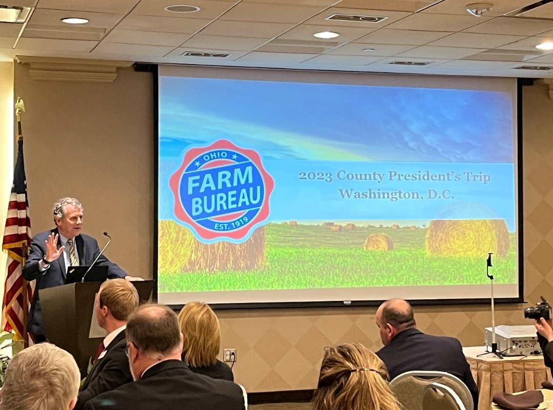 OhioFarmBureau's tweet photo. Day 2 of the County Presidents Trip in DC started with a visit with @SenSherrodBrown as he shared
his thoughts on the Farm Bill and the E. Palestine derailment. He also heard from our members about infrastructure and other ag concerns. #OFBFDC https://t.co/68dKVPL3f8