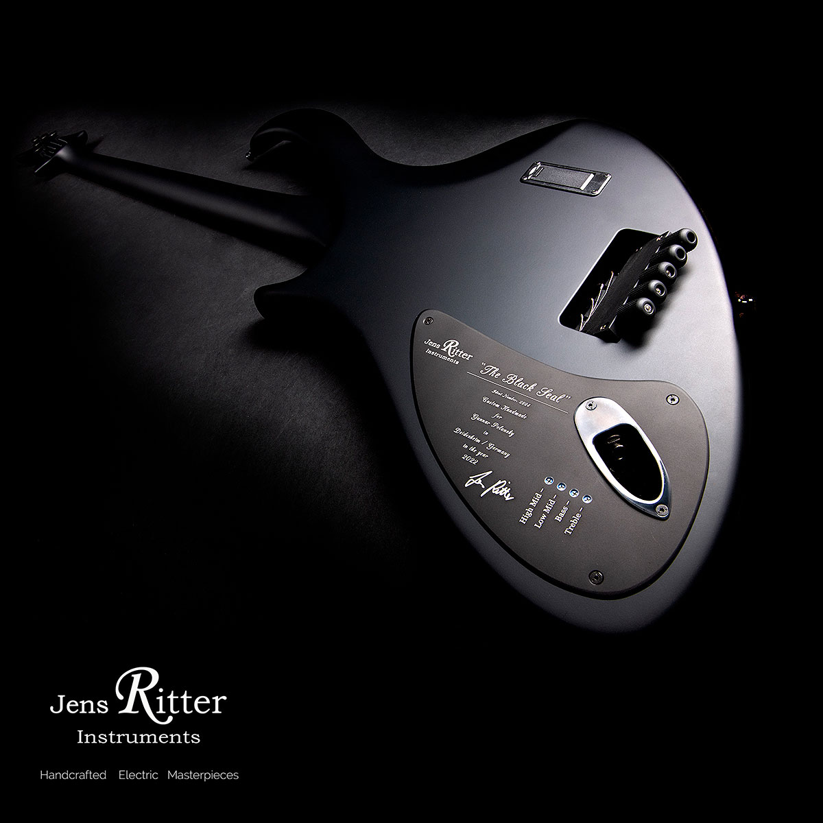 JensRitter's tweet photo. The very first Seal Concept bass
https://t.co/vNRJ2yrZvr

#bassguitar
#custombass
#electricbass
#baixoeletrico
#bassplayeruniverse
#bassist
#bassplayer
#madeingermany
#jensritterinstruments
#ギター職人
#highendbass
#basscollector 
#bajoelectrico
#奢华 https://t.co/PlNCV2Vbov