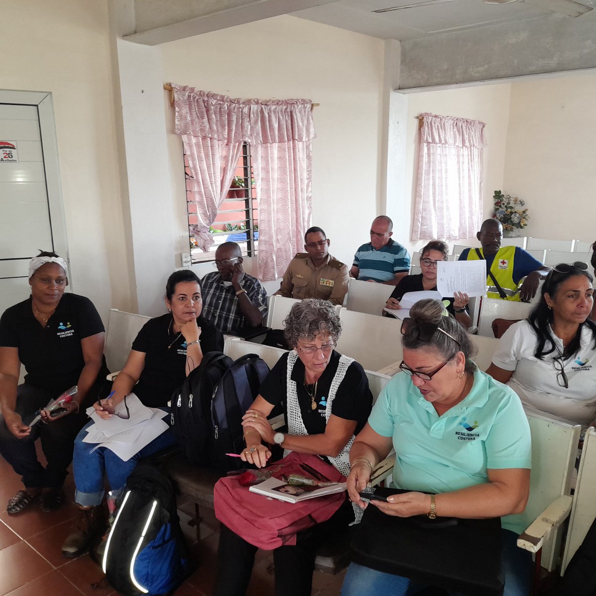 oreste83gmailc1's tweet photo. Se desarrolla la reunion de cierre de la implementación de las actividades de Resilencia Costera en #Chambas para reducir los riesgos del cambio climatico. #MejorEsPosible #LatirAvileño https://t.co/Ci0cnTCpyp