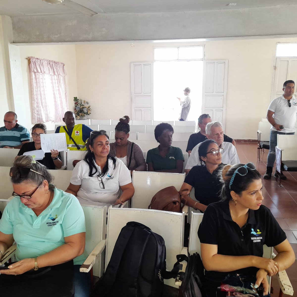oreste83gmailc1's tweet photo. Se desarrolla la reunion de cierre de la implementación de las actividades de Resilencia Costera en #Chambas para reducir los riesgos del cambio climatico. #MejorEsPosible #LatirAvileño https://t.co/Ci0cnTCpyp