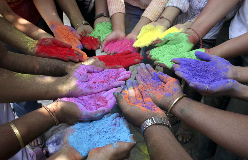 psicodelia's tweet photo. Durante o mês de março os indianos comemoram o #Holi, o Festival das cores. 

O Holi é uma celebração hinduísta, a religião mais antiga da Índia. Por isso a festa está baseada em várias de suas mitologias, uma delas é a lenda de Krishna e Radha. 

🧵 https://t.co/lRAiGPfonV