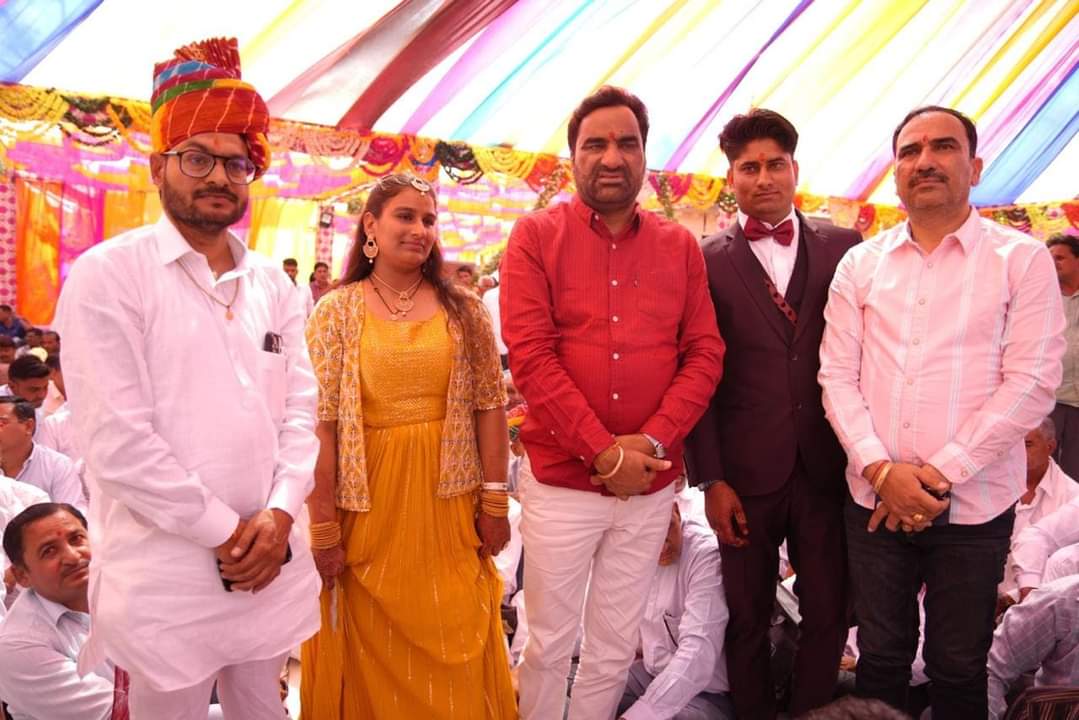 hanumanbeniwal's tweet photo. आज नागौर संसदीय क्षेत्र के भवाद ग्राम में मेरे चाचाजी श्री बक्साराम बेनीवाल की पुत्री तथा रामजीवण बेनीवाल की बहिन के मायरे / भात में सम्मिलित हुआ ! https://t.co/IMWpfRJG99