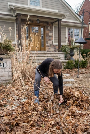 "I thought my backyard was brilliant for wildlife, I thought it was perfect. Then what I did last summer was look at plants like the boneset that has hundreds of insects in it, and my beautiful Pow Wow Wild Berry echinacea has zero in it."

bloomingboulevards.org/post/gardening…