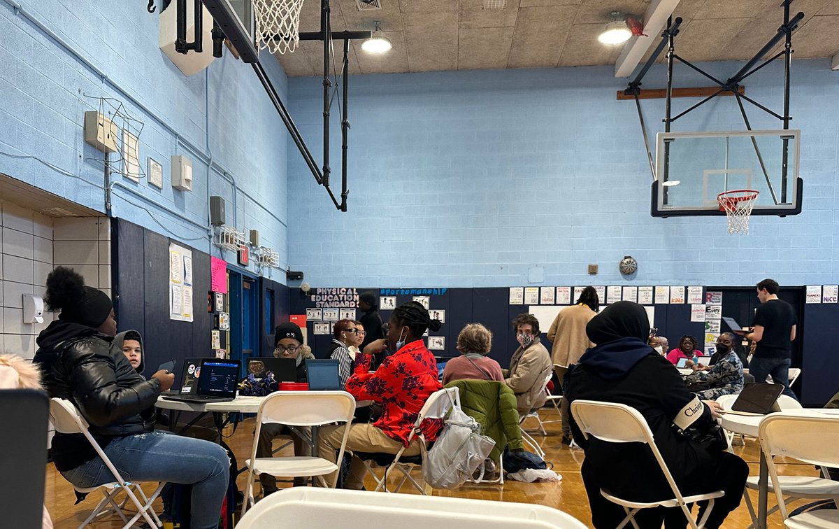 MiddleSchool267's tweet photo. Good morning! Big shout out to our #MS267 debaters, who are judging and debating in todays #D16 #debate tournament! Thanks to our host school, Dr. King, our coaches, district partners and - most importantly - our amazing debaters. We love you all! You are powerful and awesome! https://t.co/XmyENqvcZF