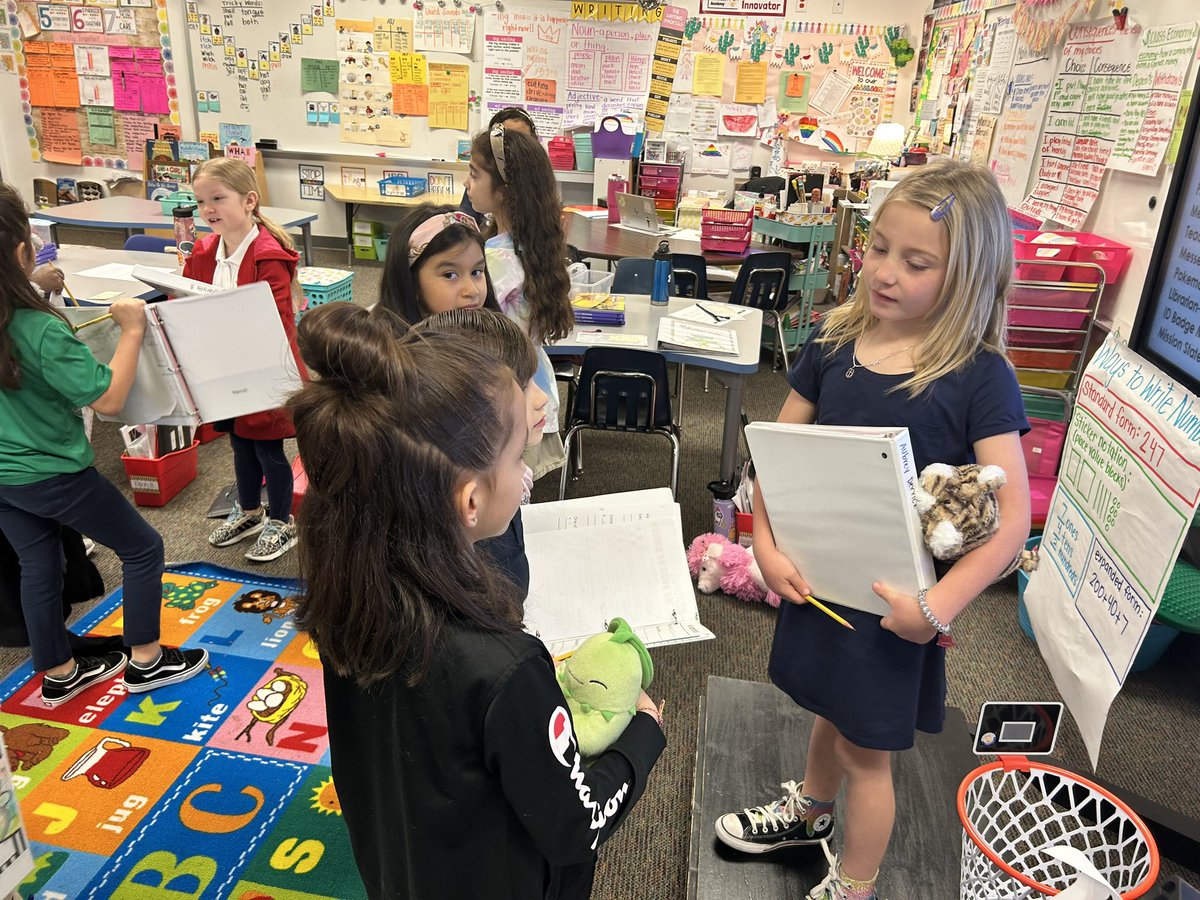 The end of the 9 weeks means new class jobs!  We had a career fair so students could ask each other about their class jobs before applying for new jobs! <a href="/JanieStarkES/">Janie Stark Elementary</a> <a href="/CFBISD/">Carrollton-Farmers Branch ISD</a> @StarkPrincipal <a href="/TheLeaderinMe/">The Leader in Me</a>