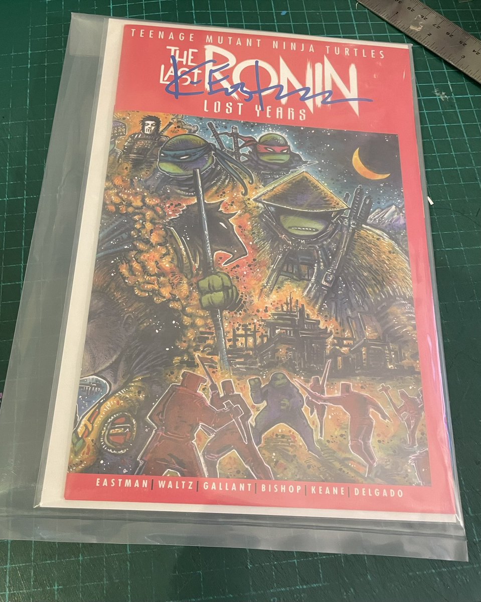 TMNTFansUK's tweet photo. Only got myself a #KevinEastman variant #TheLastRoninLostYears SIGNED by the Ledge himself!! #TMNT #Comic #NinjaTurtles #TMNTMikey https://t.co/IYZx71XJMu