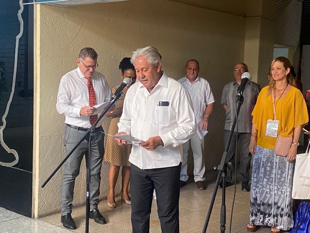 Para homenajear a todas las #MujeresEnRevolución, nos reunimos en la sede del <a href="/MinsapCuba/">Ministerio de Salud Pública de Cuba</a>, con la presencia de <a href="/japortalmiranda/">José Angel Portal Miranda</a>, viceministros, directivos y trabajadores de este centro. 

A las mujeres de la Salud quienes enaltecen el quehacer de #CubaPorLaVida: ¡Felicidades!