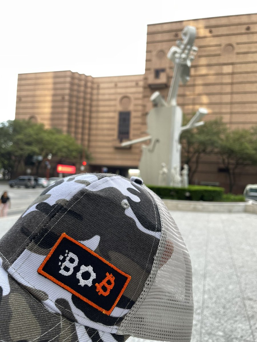 BOBSpace_BKK's tweet photo. #UncleBOเธฟ in Houston for #Empower2023 Energizing Bitcoin. Grabbed some muy scrumptious chicken & waffles along the way. The day is looking good โฆ https://t.co/81GeqDg2Nx