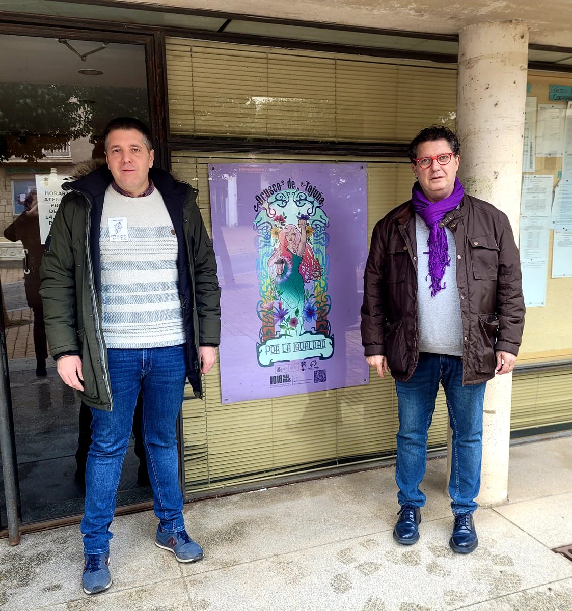pporusco's tweet photo. 🟣 El candidato de @ppmadrid a la alcaldía de #orusco, @vicent1966 , ha asistido a la lectura del manifiesto con motivo del #8M, a las puertas del Ayuntamiento. https://t.co/4JejAxi0ES