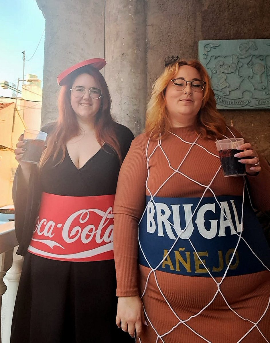 CrazedDream's tweet photo. La semana pasada terminaron los carnavales y @CuteSadBi y yo lo celebramos por todo lo alto con una Ron-Cola. 🤣
@CocaCola_es @RonBrugal_ES https://t.co/2yrjfKDVwR