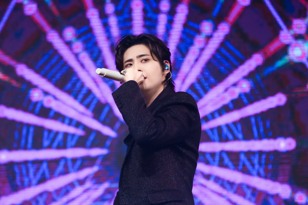 Ssun_Zhwaza's tweet photo. 230304 4eVer TPE 
그저 빛 💙💙💙

#이진혁 #LEEJINHYUK #브이태양 https://t.co/zmCXdyYLiS