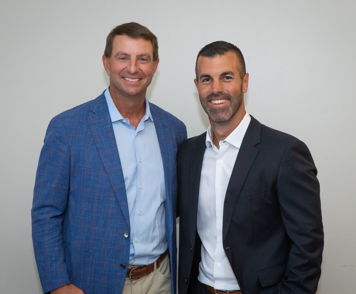 KornblueKicking's tweet photo. 📸 A few photos from the annual SW Florida FCA Celebration Dinner last week. Greatly appreciate Coach Swinney 🐾 , @BirkMatt &amp; so many others for giving their time to help coaches &amp; student-athletes in SW Florida! 🙏🏽 

📍𝙉𝙖𝙥𝙡𝙚𝙨, 𝙁𝙇 🌴 https://t.co/rt6Y8Su0Ai