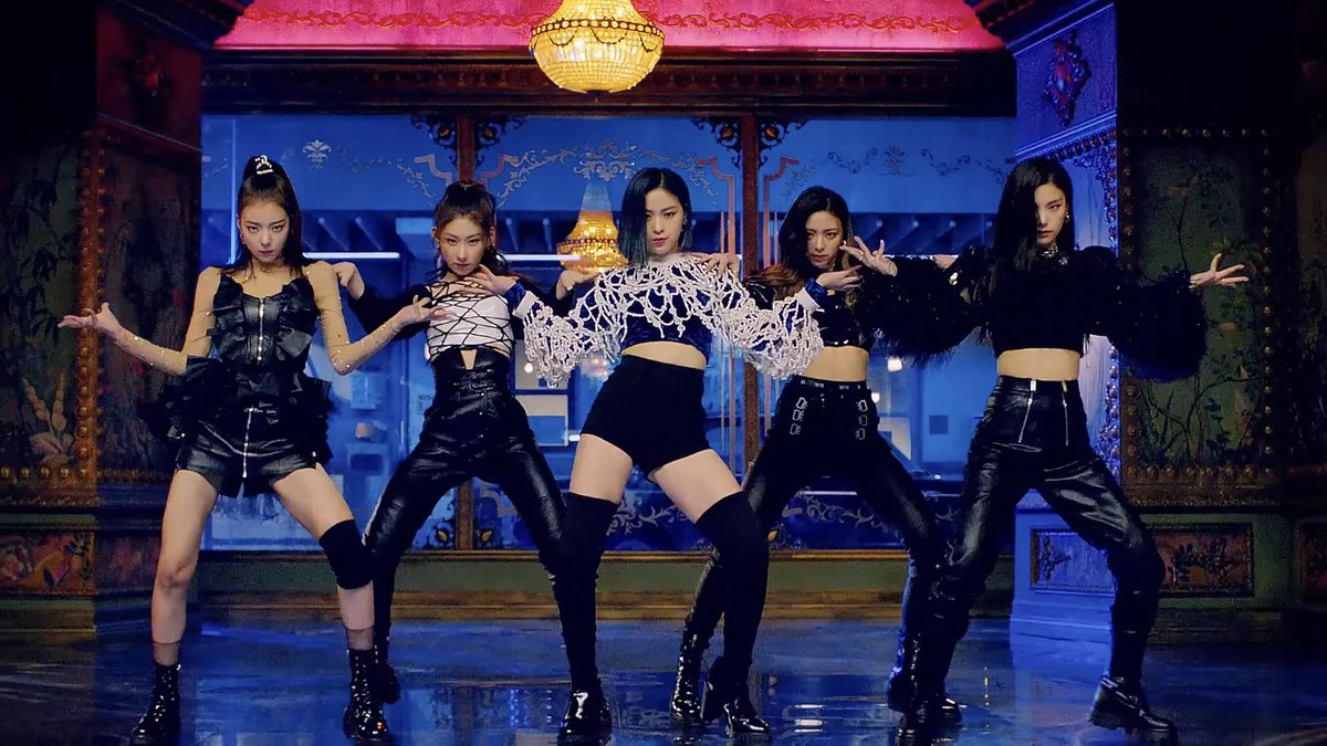 PopBase's tweet image. 3 years ago today, ITZY released ‘WANNABE.’