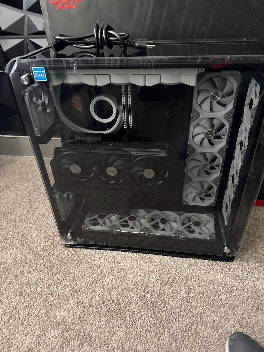 Hawkster_'s tweet photo. Here are a few images of THE BEAST 2 that just arrived yesterday. #gaming #pcbuild #gamer #elitecomputing https://t.co/GK5DLMUZEC