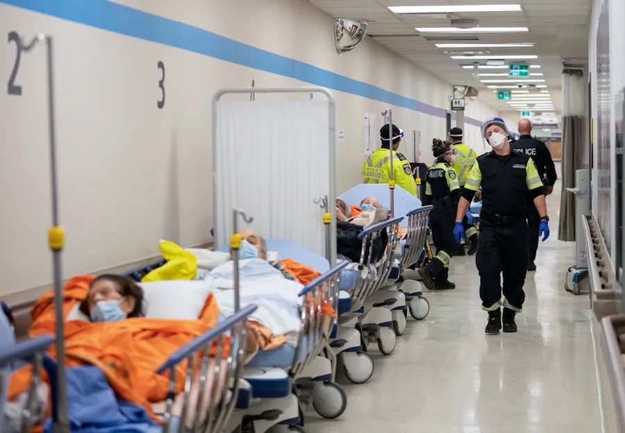 HurleyOCHUCUPE's tweet photo. In the first quarter of 2022-23, nearly 1,300 hospital patients received care in hallways or other unconventional spaces on any given day, which is the highest number since the Province started collecting this data in 2017. https://t.co/zVprsSBrsx