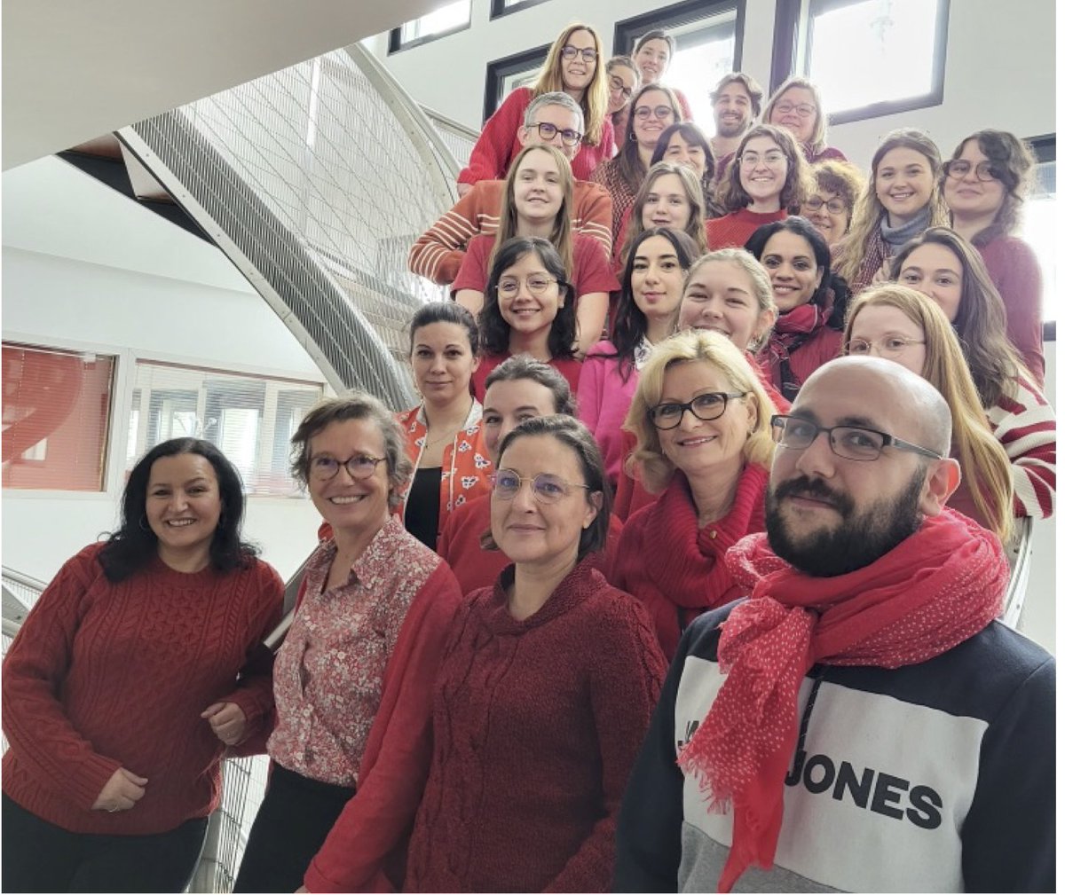 @Crci2naClub <a href="/LabSoap/">SOAP</a> <a href="/InsermGrdOuest/">Inserm Grand Ouest</a>   #InternationalWomenDay #WomenInScience  cutting down the tall poppy #poppysyndrome