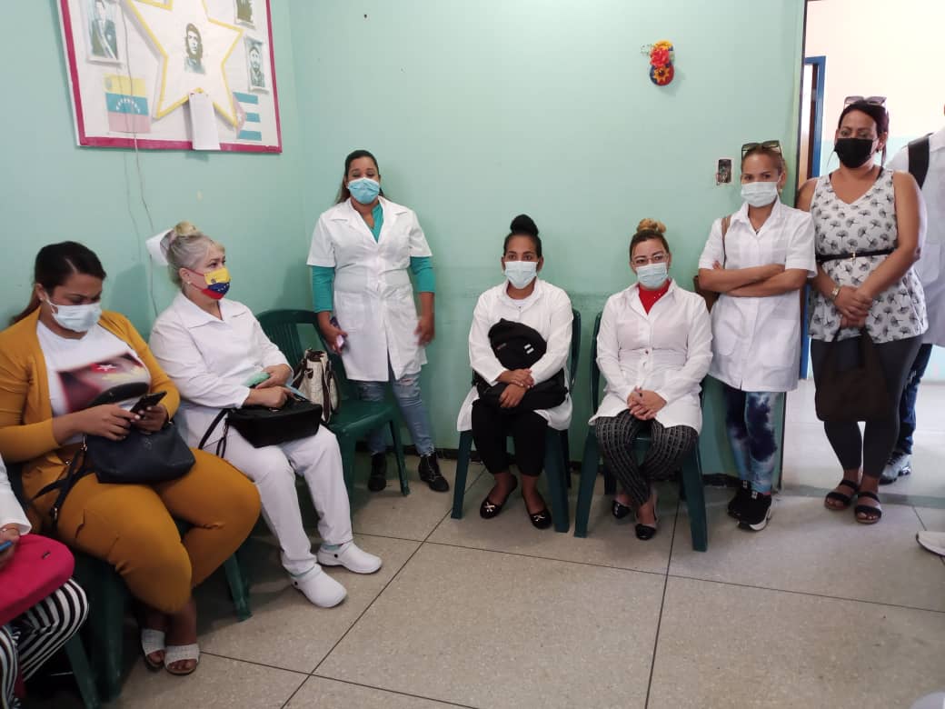 PorDocencia's tweet photo. Una mujer segura de sí misma se viste de fuerza y dignidad.
#MujeresEnRevolucion
#CubaPorLaVida
@cubacooperaven 
@CubaCooperaVeS2 
@japortalmiranda 
@TaniaMCruzHdez https://t.co/B0dVbDgbtp