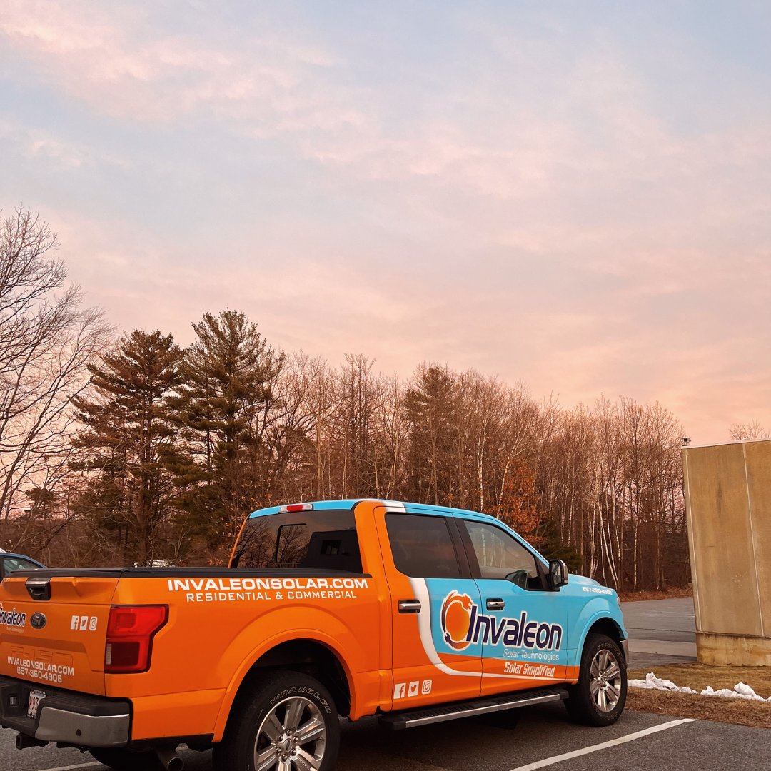 invaleonsolar's tweet photo. We love a good sunset here at @invaleonsolar 🌅✨
#renewableenergy #cleanenergy #poweredbythesun  #gosolar #solarenergy #invaleonsolar #sunsets https://t.co/pR5R91wKTj