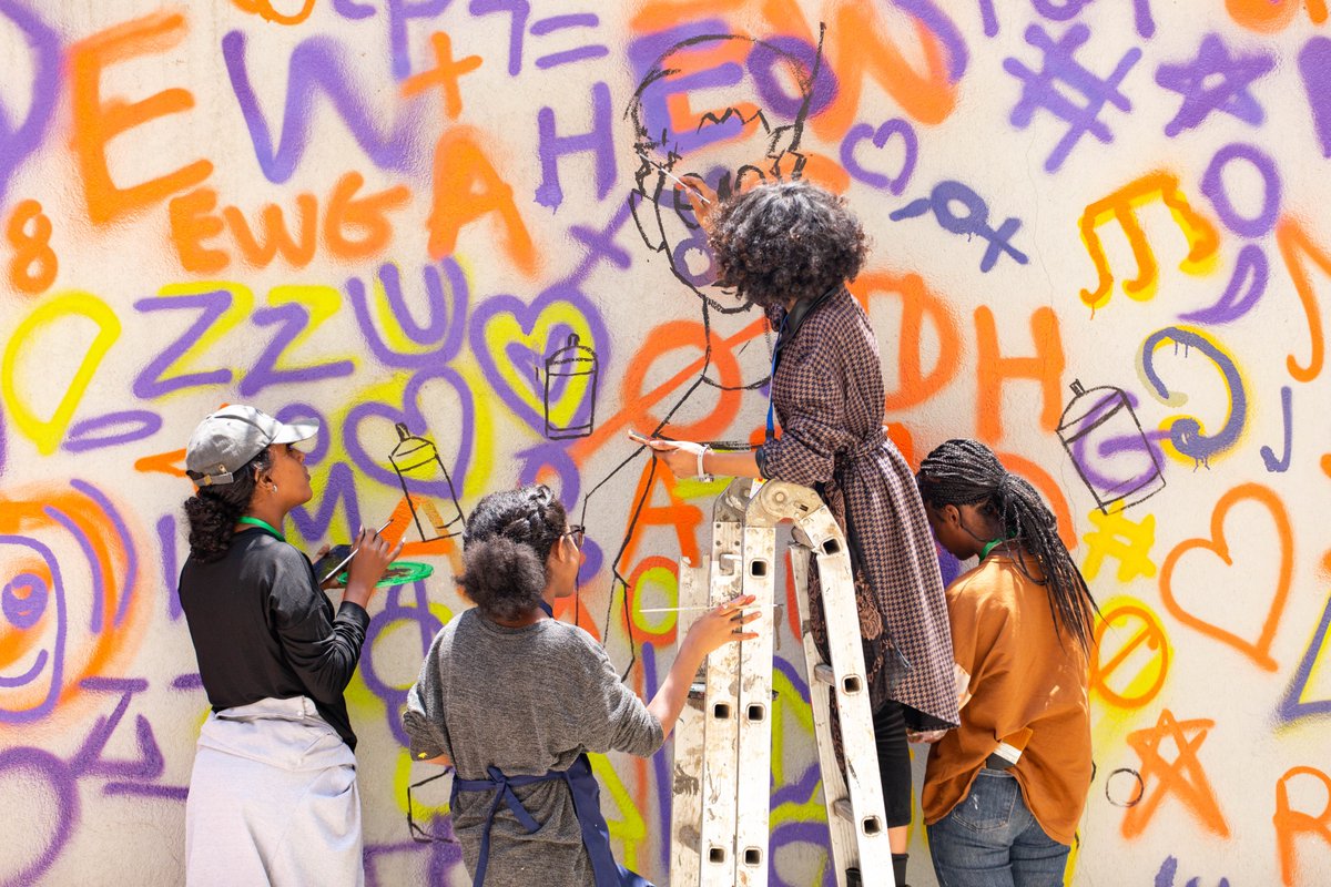 EUtoAU's tweet photo. 1/5 Celebrating #IWD2023 with #AWGA, a fantastic group of female street artists to break the stereotypes of women & men. At the current pace, it will take 286 years to close the global gender gap. Let us not waste 286 years; the time for equal opportunities is now #AUEU https://t.co/3j0yhUC8gq
