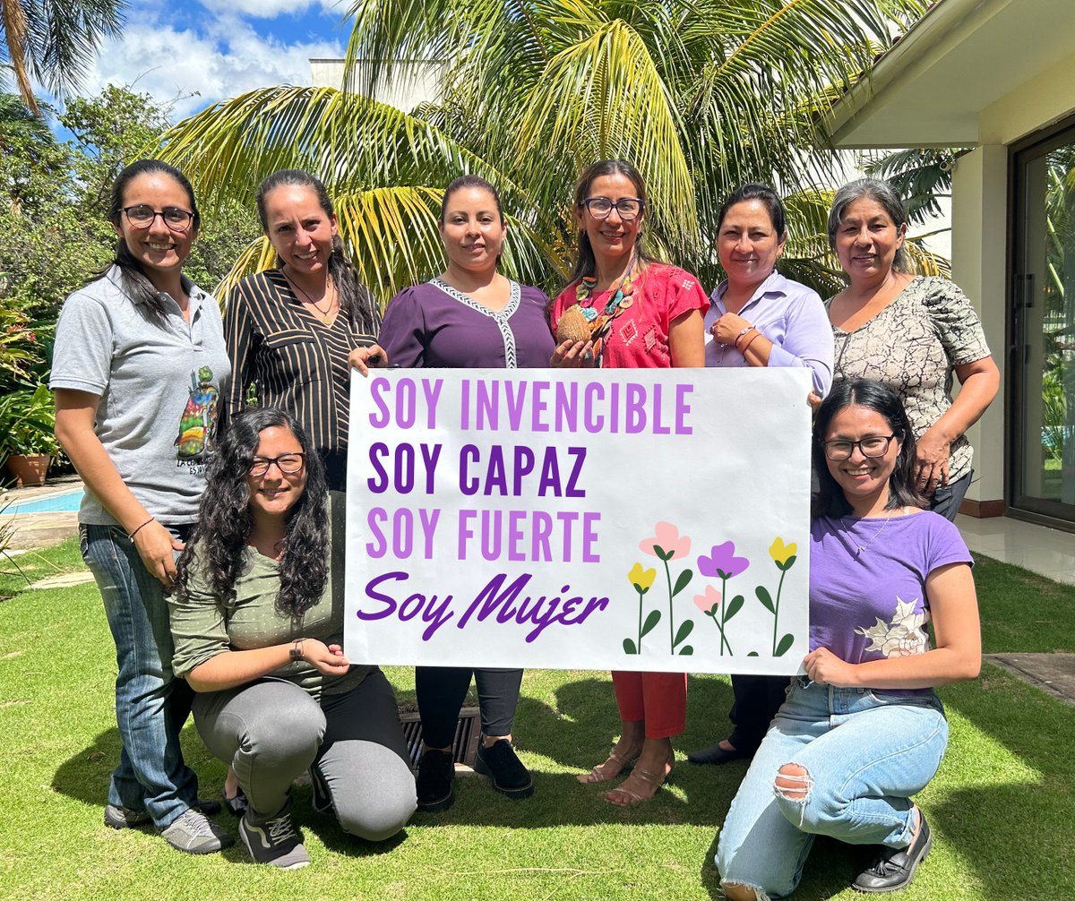 MariaTeresaVar6's tweet photo. Rodeada de increíbles mujeres, mujeres que trabajan de la mano día a día por la conservación de nuestros bosques, por mejorar la vida de las mujeres que viven en zonas rurales de nuestro país. Continuemos juntas luchando por mejorar la calidad de vida de muchas más mujeres 🌸💜 https://t.co/2wZjiyiUpk