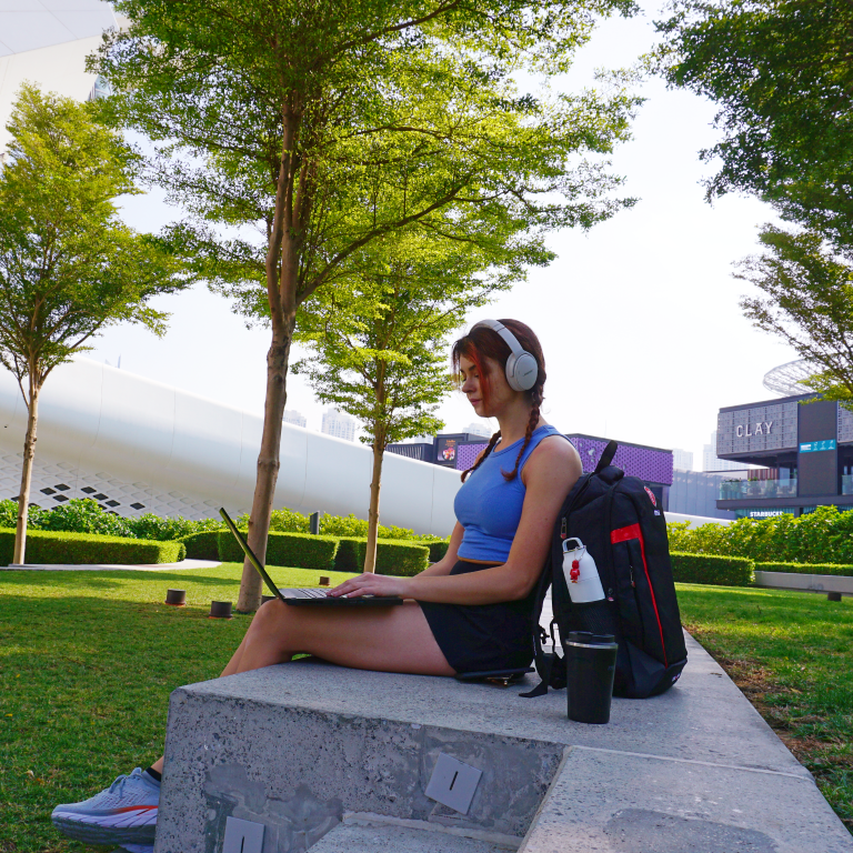 MSINotebookUK's tweet photo. Happy #InternationalWomensDay! 🌷

Let's celebrate the incredible #WomenInGaming like @Chloelockleyy who break barriers, shatter stereotypes, and inspire future female gamers. MSI proudly support women in gaming, by giving them the resources needed to succeed 💪.

#MSIAmbassador https://t.co/s1JBqE1Qk0