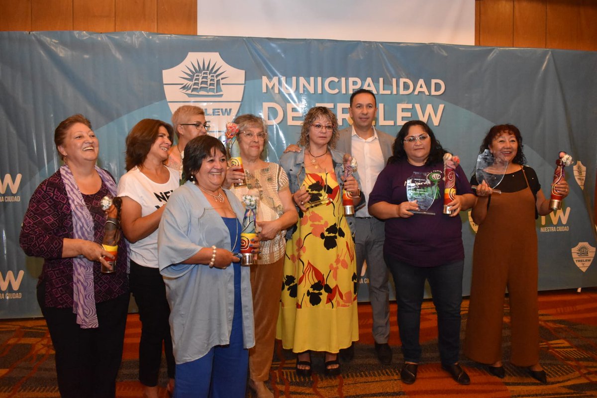 Hoy tuve la oportunidad de participar de la entrega de reconocimientos por el Día Internacional de la Mujer.

Desde mi lugar, acompaño con respeto la lucha por la igualdad de género.

#8M♀️