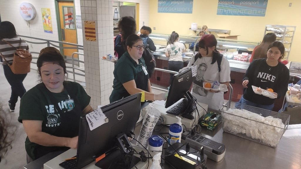 swisd_swhs's tweet photo. Happy National School Breakfast Week! #RootEdSWHS https://t.co/DeEHksIuQH