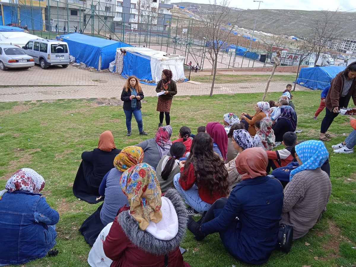 8 Mart'ta acımızı paylaşmak, öfkemizi birleştirmek üzere Karyer'de Antep'te kadınlar olarak sokakta ve bir aradayız. Erkek devlet şiddetine, kapitalist sömürüye karşı özgür bir yaşamı birlikte kuracağız.
#JinJîyanAzadî 
#8march