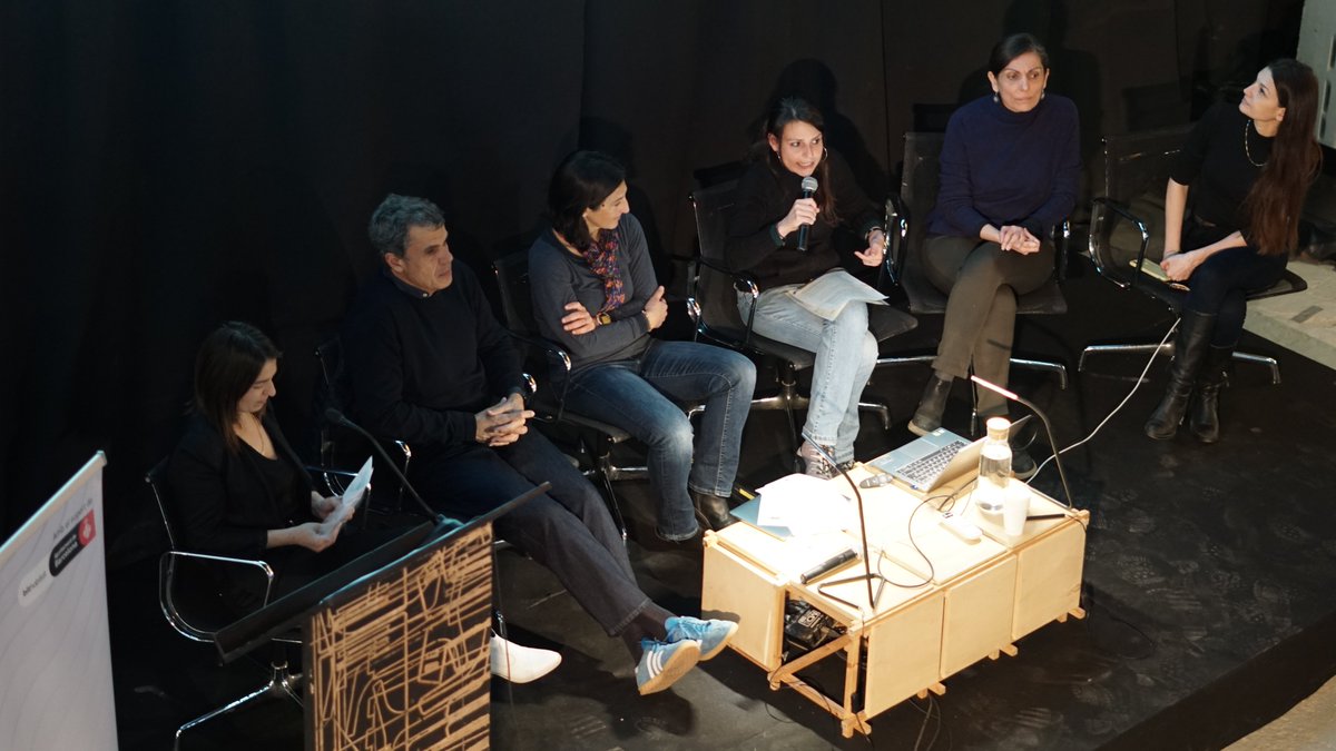 En la mesa redonda, moderada por <a href="/AretiMark/">Areti Markopoulou</a>, han participado <a href="/mayorgafontanaA/">mayorga+fontana_arqs</a>, Urbidermis <a href="/santacole/">Santa & Cole</a>, <a href="/PldeEn_Roquetes/">Plataforma d'Entitats de Roquetes</a>, <a href="/PoblenouAVV/">AVV del Poblenou</a>, <a href="/ChiaraFarinea/">Chiara Farinea</a>, dando ideas y puntos de vista sobre la temática de “Espacio público y co-diseño”.