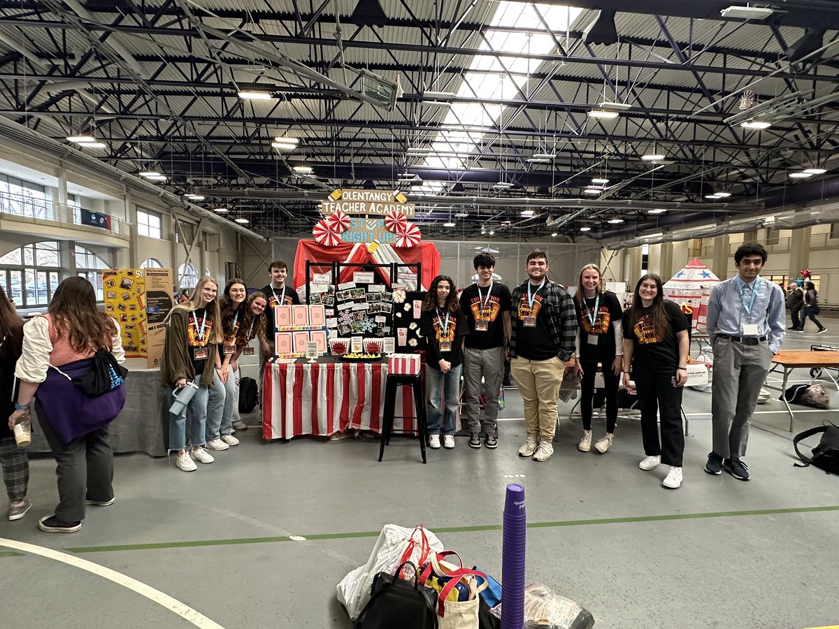 OlenAcademy's tweet photo. Olentangy Academy’s Teacher Academy is representing at the Ed Rising state conference/competition. What a terrific opportunity for these future educators! @OlentangySD #EducationIsTheTicket #CapitalUniversity #OEA https://t.co/oUQ0K9gTiE