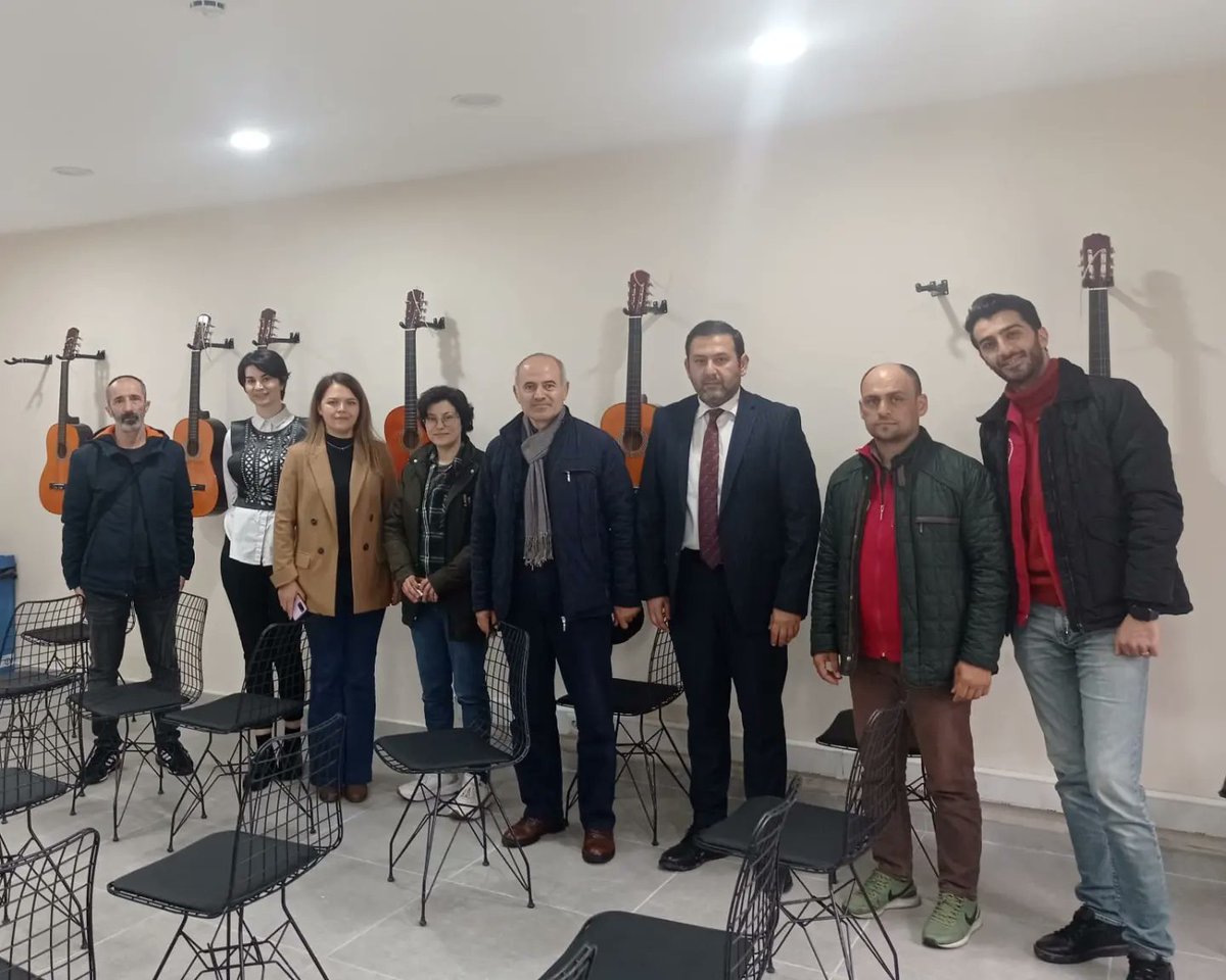 Gençlerimiz için yenilenen güzel bir mekan 🖐🏻

Bünyesine birçok atölye dahil edilen merkezimizin; eğitimden sanata, kültürden spora eşsiz imkanlarını yerinde görerek merkezimizi ziyaret ettik.

Gençlerimize hayırlı uğurlu olsun.

📌 <a href="/GSB_korfezGM/">Körfez Olimpiyat Gençlik Merkezi</a>