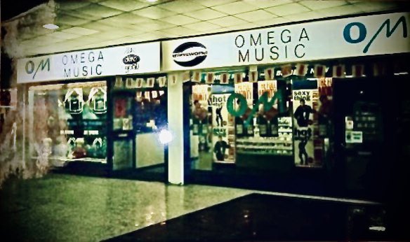 40th Birthday of the #DDG Story!

#OmegaMusic #Altrincham in Grafton Mall a double fronted store with over 3000sq ft of music ~ a busy dance dept 

#itsdeaddeadgood | #recordshop | #musicbook | #deaddeadgood | #omegarecords #m| #transworldrecords | #recordstore | #steveharrison