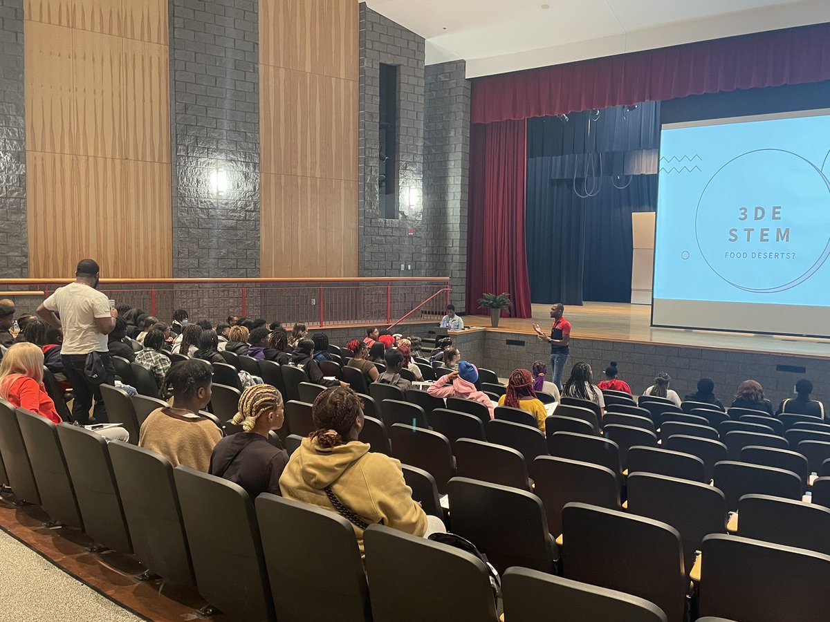 3debanneker's tweet photo. Take a look at our 11th grade STEM launch that happened today in the auditorium!! 11th graders problem statement is “Solving Food Deserts.”
3DE juniors will travel to Fort Valley State University to visit the Agricultural Department and a campus visit tomorrow 😊😊! https://t.co/f0W2xNAXOS