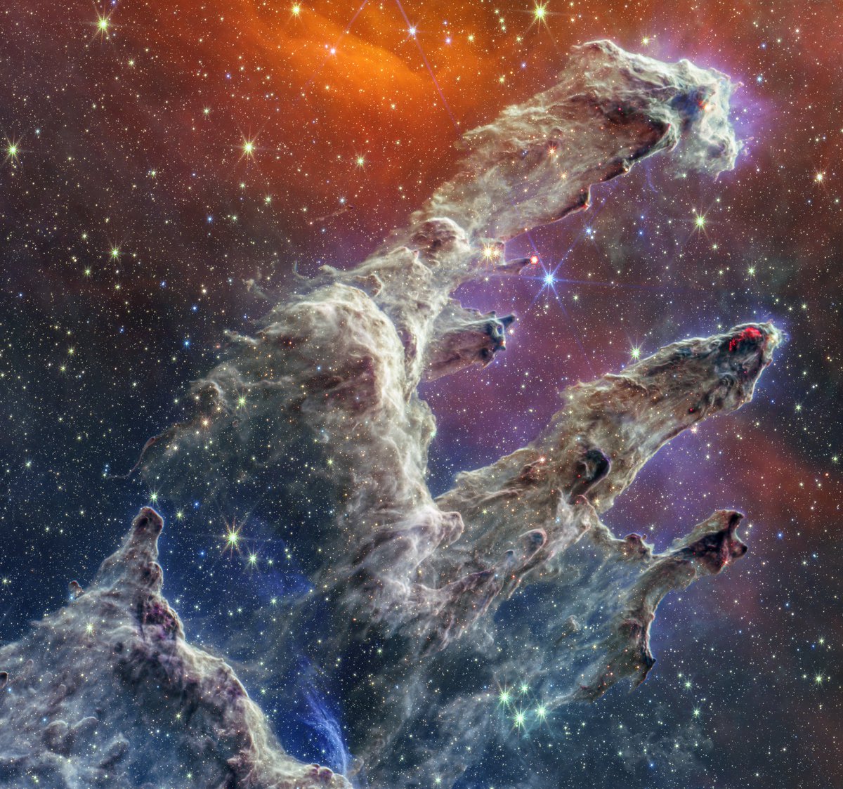 EricLagadec's tweet photo. Quand le télescope spatial James Webb observe les piliers de la création, une pouponnière d'étoiles (avec des caméras en infrarouge proche et moyen), ça donne ça.

C'est esthétiquement splendide et en plus ça nous permet de comprendre la naissance des étoiles !! https://t.co/bucFZVnFre