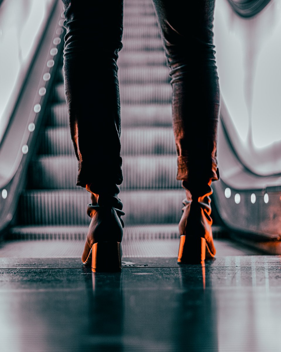 HopeWritingLig1's tweet photo. 📸 Fotografia di Moda per l’azienda Valentina Milano
👠 Scarpe Eleganti
-
-
-
#photography #canoneosr #canon #canonphotography #shooting #setphotography #donna #scarpeeleganti #scarpedonna #scarpetacco #fotografiadimoda #moda #girl #posa #metro https://t.co/bqB6gvpp3a