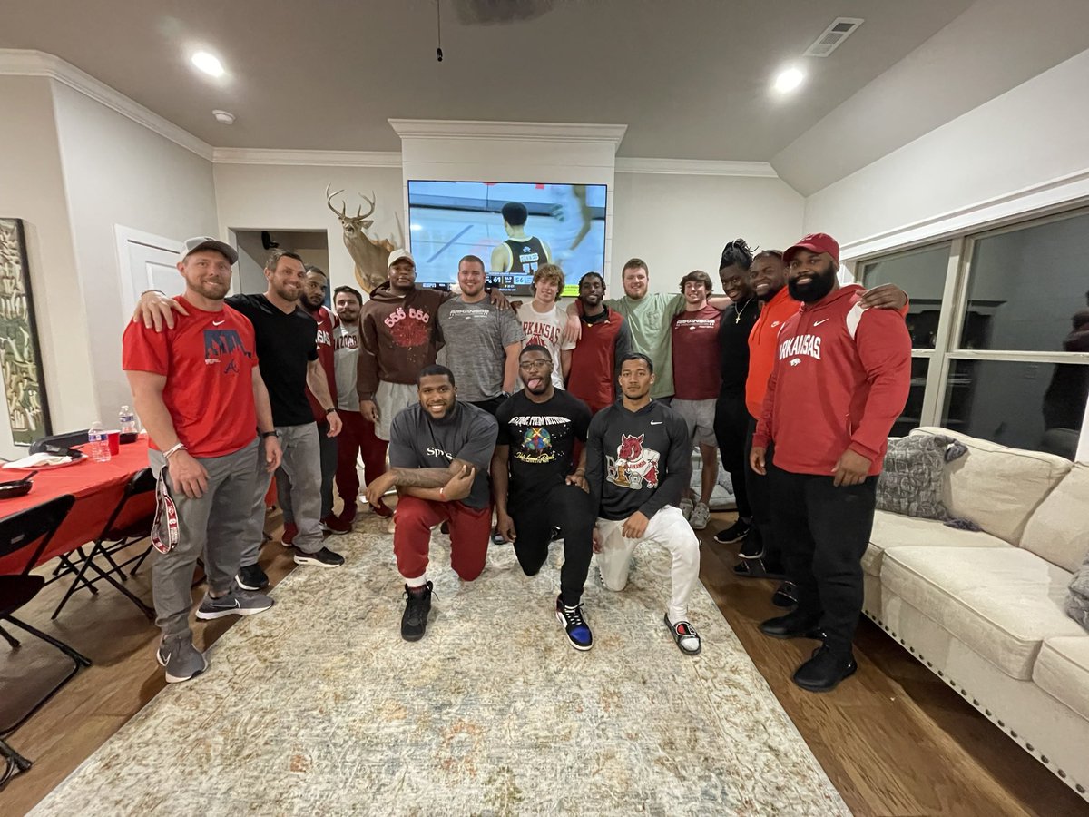 Bsowders48's tweet photo. FAMILY ❤️ https://t.co/HpLGxFnMrw