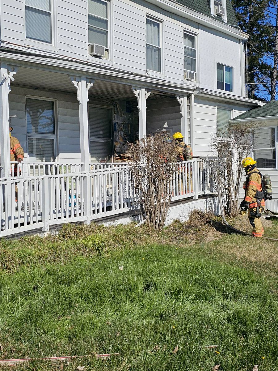 BaltCoFire's tweet photo. Fire crews on scene of a small fire on the exterior of a nursing home in the 2200 blk Pleasant Villa Ave #Catonsville. No injuries reported and the fire was extinguished by #bcofd. DT0925 TF https://t.co/7aebyZYpfI