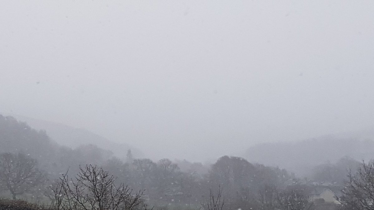 Current view of Snake from Glossop. There's definitely some settling upwards of Lordship (230m).
Personally I wouldn't be going up there if I had summer tyres on.