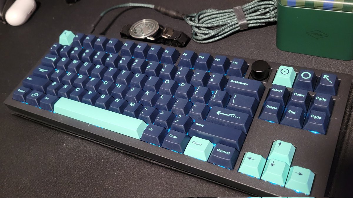 It only took 2 years of waiting on group buys
Finally done with my 2 keebs 👌
