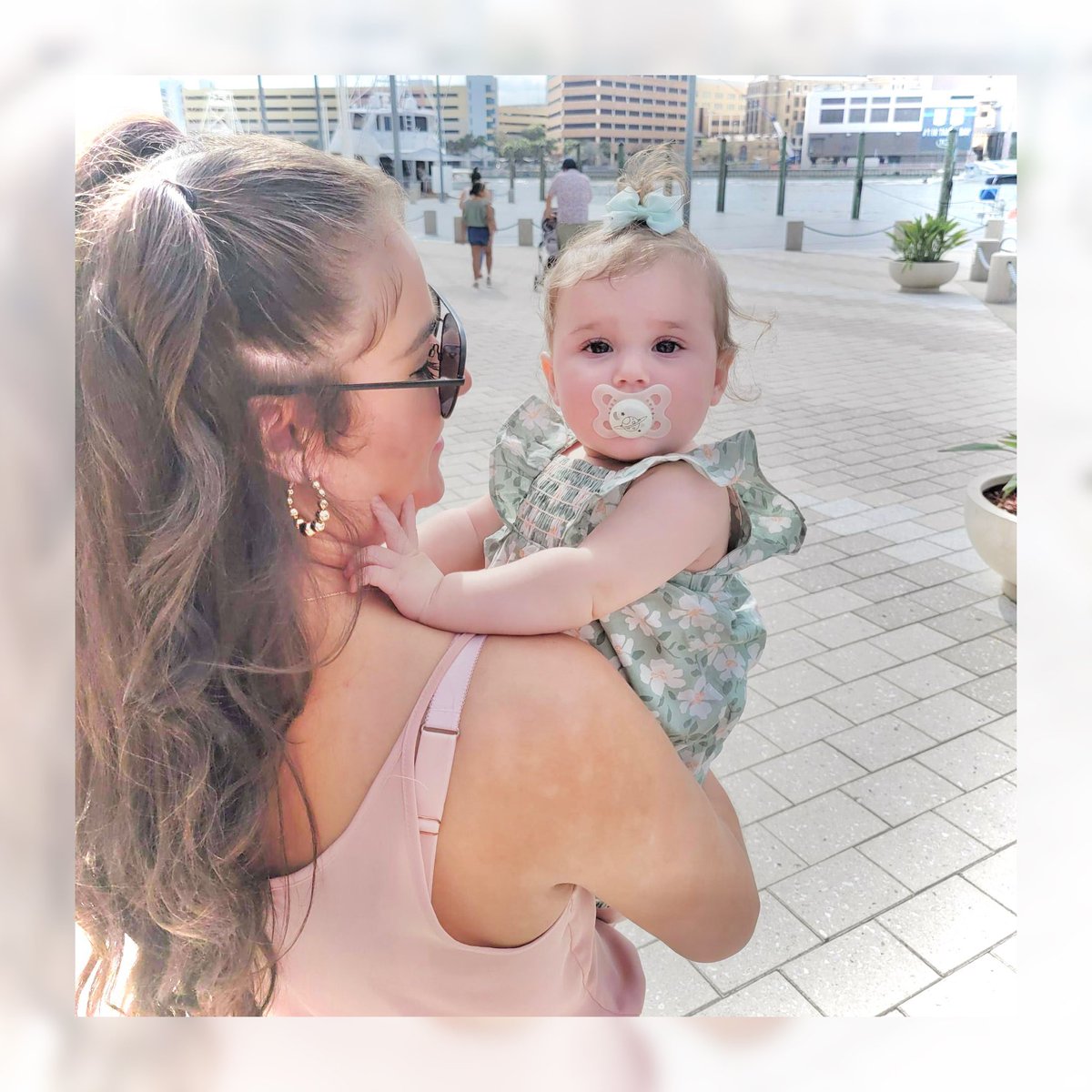 aalvareztv's tweet photo. …to the mothers who’ve raised us, to ourselves, and to the strong daughters we raise, #HappyInternationalWomensDay. 🌸👯‍♀️✊🏼🎀 https://t.co/pfNYGYcz4G