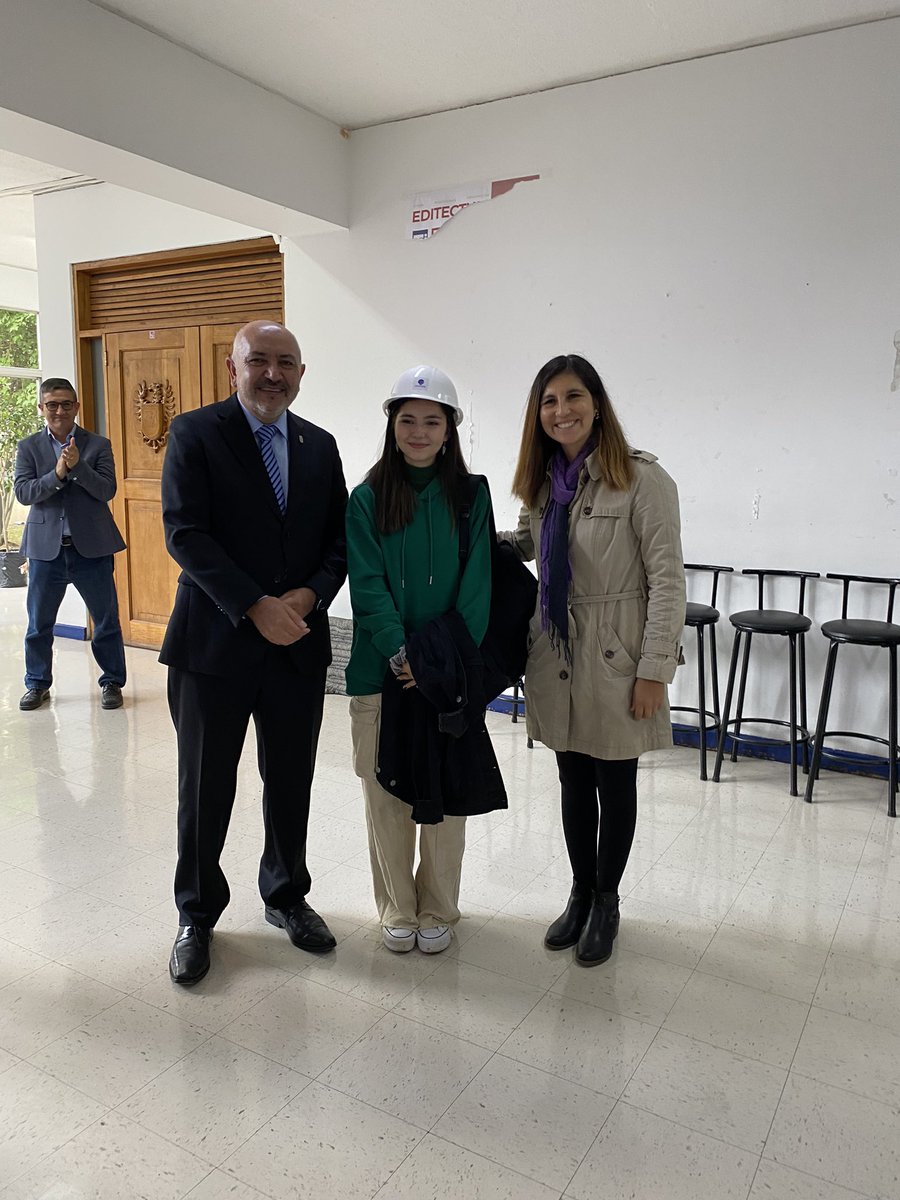 BenitoUmana's tweet photo. Hoy comenzamos nuestro día con la alegría de recibir a nuestros nuevos estudiantes en su primer día de inducción y su primer día de su camino a su vida profesional. Seguiremos trabajando en conjunto por formar profesionales que nuestro país necesita. https://t.co/oiPVkATxjt