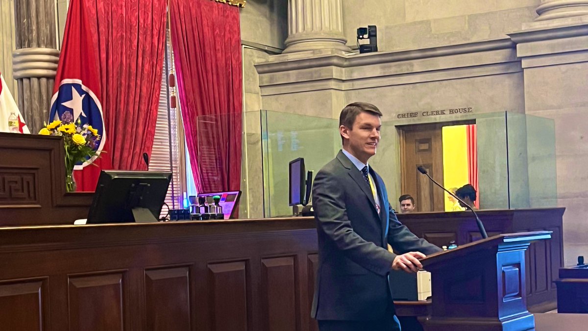 Our #TNYoungBankers chairman Justin Nipper, The Farmers Bank, kicks off <a href="/TNBankers/">Tennessee Bankers Association</a> Day on the Hill #TNLeg excited to have 70 bankers with us today!