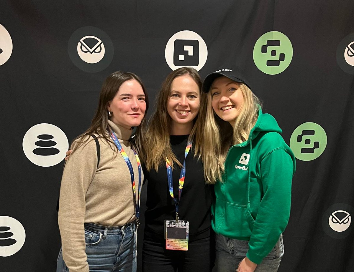 victoria 🐺 tweet media