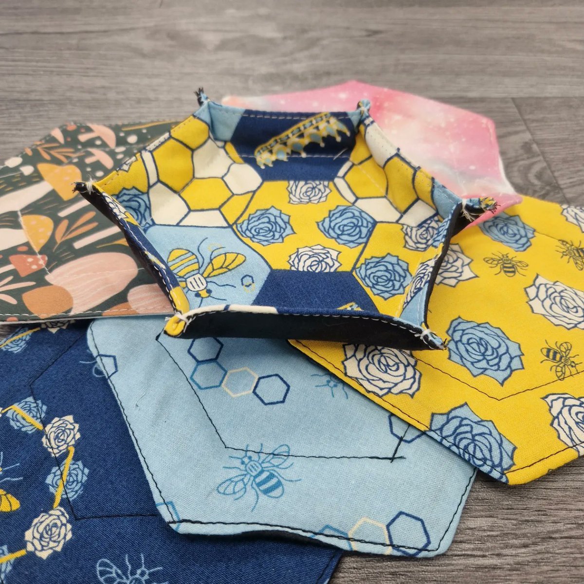 sunshine_bamboo's tweet photo. WIP Wednesday! 

Got some little trays on the go! Perfect for trinkets or maybe even as a dice tray.

#craft #sewing #sewingcraft #tray #dicetray #trinkettray #wipwednesday #wip https://t.co/PPLmFbBXzt