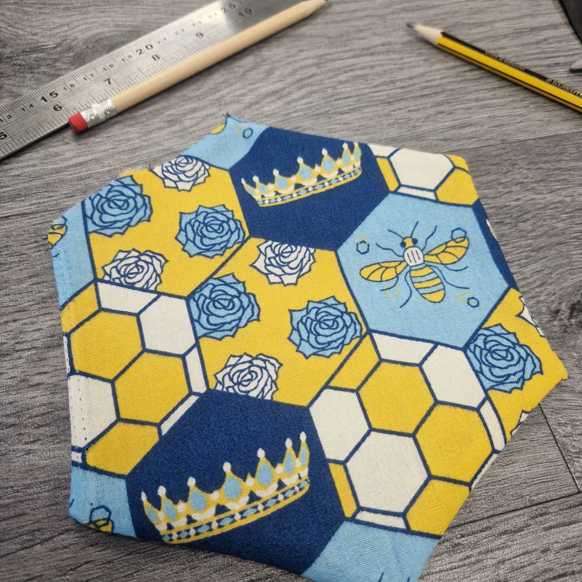 sunshine_bamboo's tweet photo. WIP Wednesday! 

Got some little trays on the go! Perfect for trinkets or maybe even as a dice tray.

#craft #sewing #sewingcraft #tray #dicetray #trinkettray #wipwednesday #wip https://t.co/PPLmFbBXzt