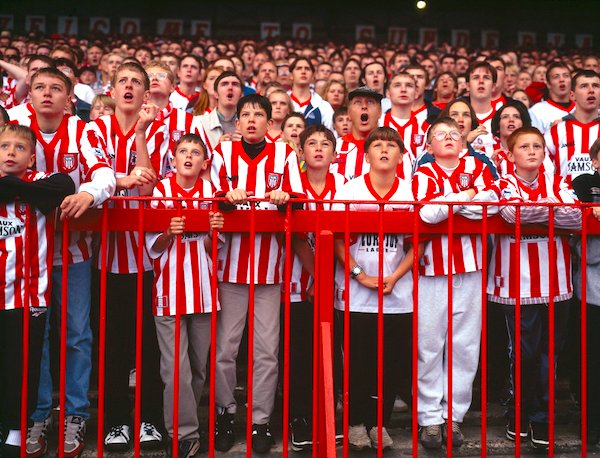 #05 SUNDERLAND "LOOKING UP" 1996
#safc FotoBy©StuartRoyClarke

I'm going thru 800 maybes for a top H.O.F. book 2024.
Do give me your takes.

(You CAN buy BiG exhibition pic +free light-to-lite-it &amp; all my 2023 books @ £875)
