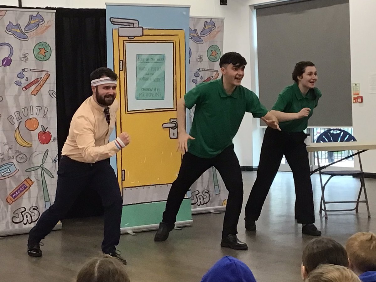 HilderthorpeSch's tweet photo. Thank you @theatredramatic for a great afternoon- KS2 have learnt lots and enjoyed the performance of βOn your marksβ. Lots of fantastic reflection on their understanding of the themes. #hildPSHE #hildjigsaw #hildKS2 #hildvalues #feelings #emotions https://t.co/sCc8Bq6xLv