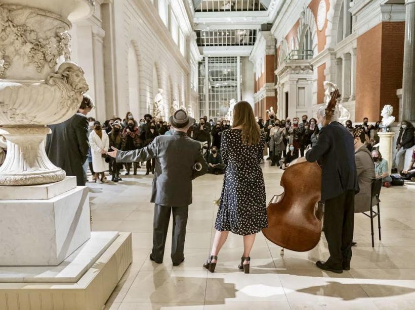 FTurismo's tweet photo. Le attività culturali sono in ripresa anche se siamo sotto il livello pre pandemia. Tra chi spende per la cultura il 39% dichiara di “avere ridotto la spesa”.  Si spende soprattutto per concerti, festival culturali e mostre o musei. 
Scopri di più: https://t.co/iJN5VejMRI https://t.co/SET05Kr8wL